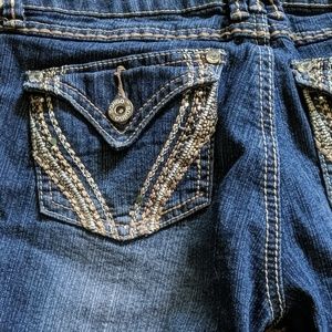 Juniors Bongo distressed capris Sz 5